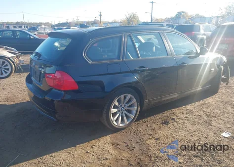 2011 BMW 328I xDrive z USA, uszkodzony, nr VIN WBAUU3C56BA542227